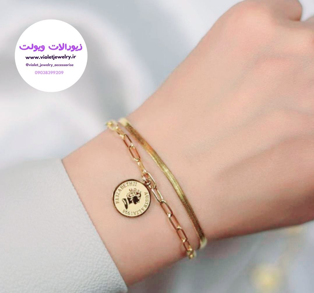دستبند زنانه دولاین ماری با آویز الیزابت جنس استیل رنگ طلایی کد ۱۳۸۹