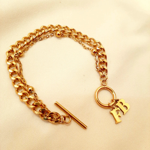 دستبند کارتیر با آویز حروف