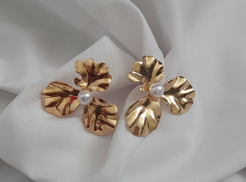 گوشواره گل طلایی وسط مروارید