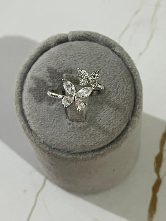 انگشتر پروانه