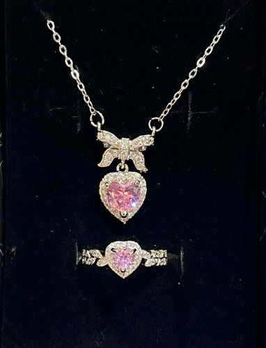 گردنبند و انگشتر زنانه