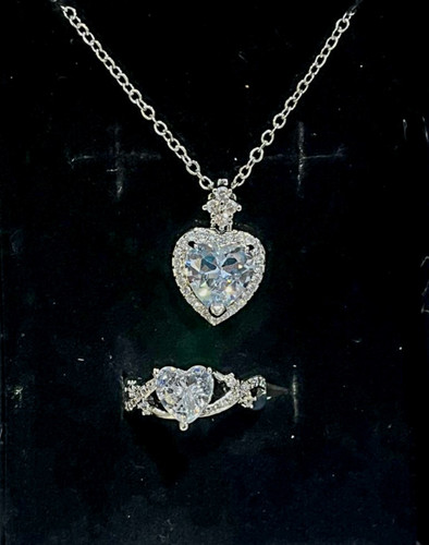 گردنبند و انگشتر زنانه